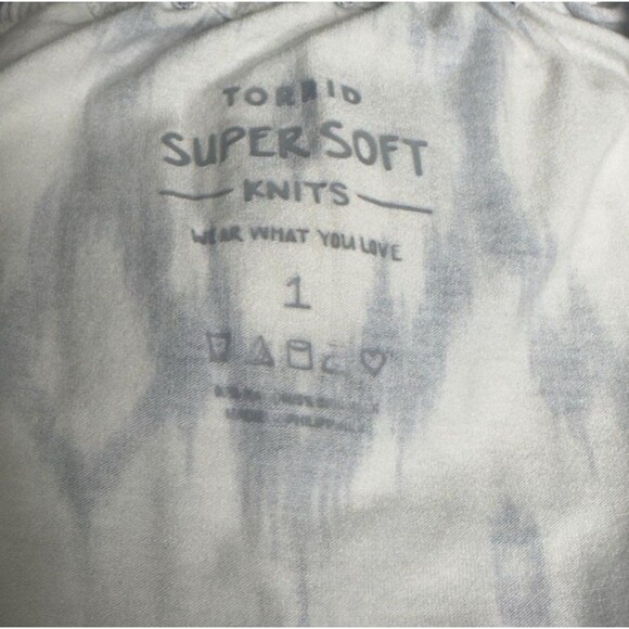 Torrid Super Soft White & Blue Ikat Print Tank Top - Size 1X - Picture 7 of 9